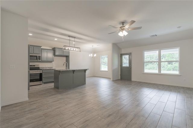 4656 Lincoln Landing, Harrah, OK 73045