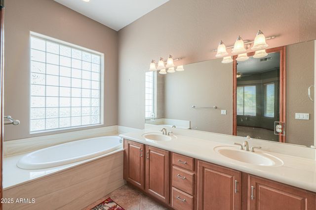 988 W CROOKED STICK Drive, Casa Grande, AZ 85122
