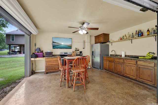 186 River Villas Ct, New Braunfels, TX 78132