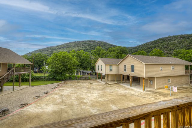 186 River Villas Ct, New Braunfels, TX 78132