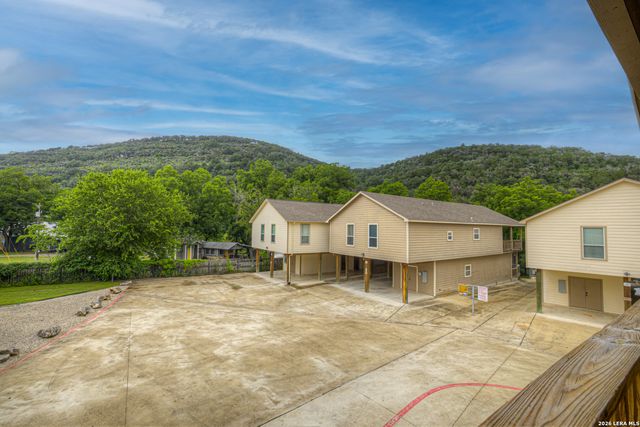186 River Villas Ct, New Braunfels, TX 78132