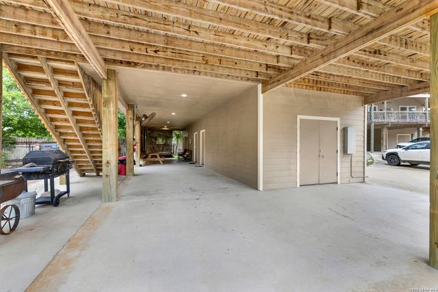 186 River Villas Ct, New Braunfels, TX 78132