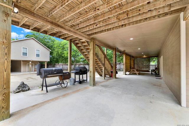 186 River Villas Ct, New Braunfels, TX 78132