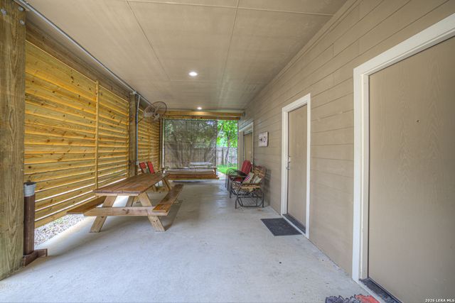 186 River Villas Ct, New Braunfels, TX 78132