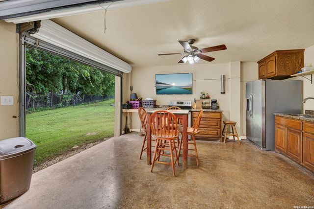 186 River Villas Ct, New Braunfels, TX 78132