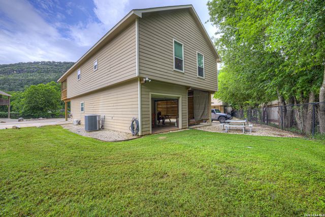 186 River Villas Ct, New Braunfels, TX 78132