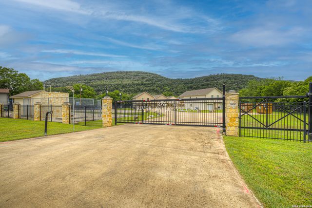 186 River Villas Ct, New Braunfels, TX 78132