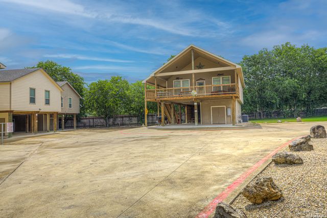 186 River Villas Ct, New Braunfels, TX 78132