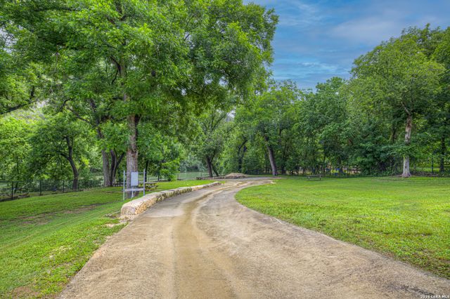 186 River Villas Ct, New Braunfels, TX 78132
