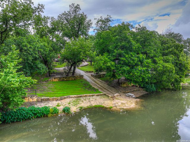 186 River Villas Ct, New Braunfels, TX 78132