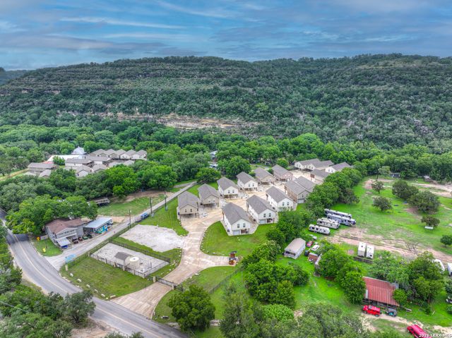 186 River Villas Ct, New Braunfels, TX 78132