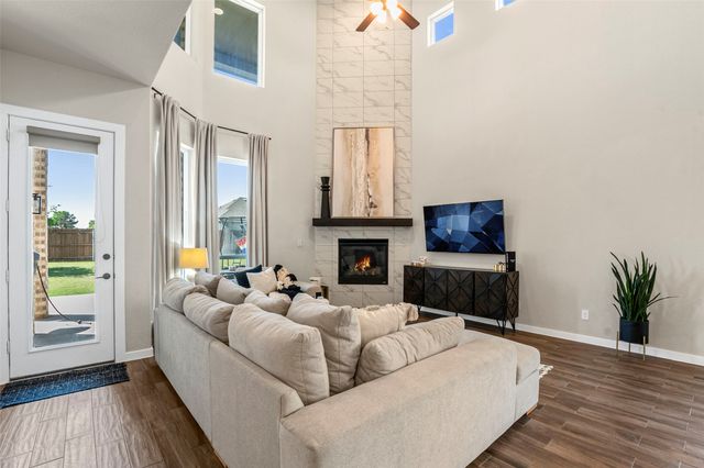 1101 Alderwood Drive, Justin, TX 76247