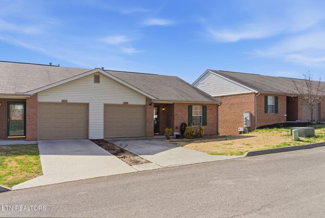 355 Hawthorne Oaks Way, Powell, TN 37849