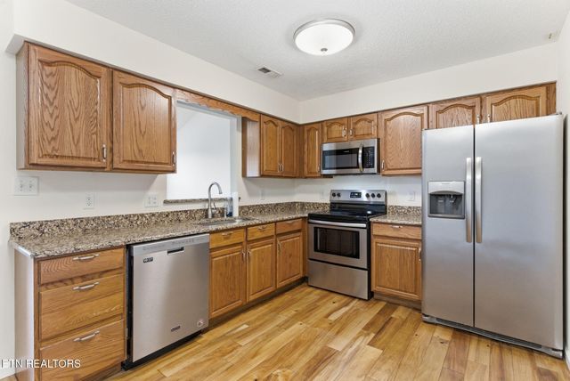 355 Hawthorne Oaks Way, Powell, TN 37849