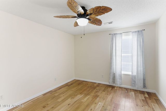 355 Hawthorne Oaks Way, Powell, TN 37849