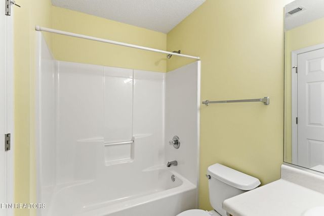 355 Hawthorne Oaks Way, Powell, TN 37849