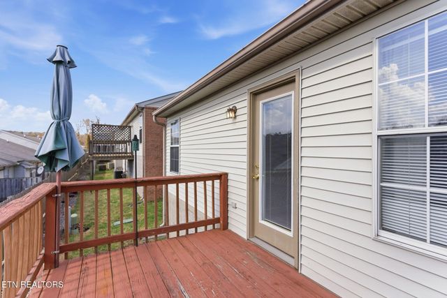 355 Hawthorne Oaks Way, Powell, TN 37849