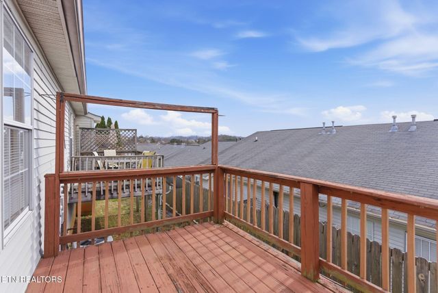 355 Hawthorne Oaks Way, Powell, TN 37849