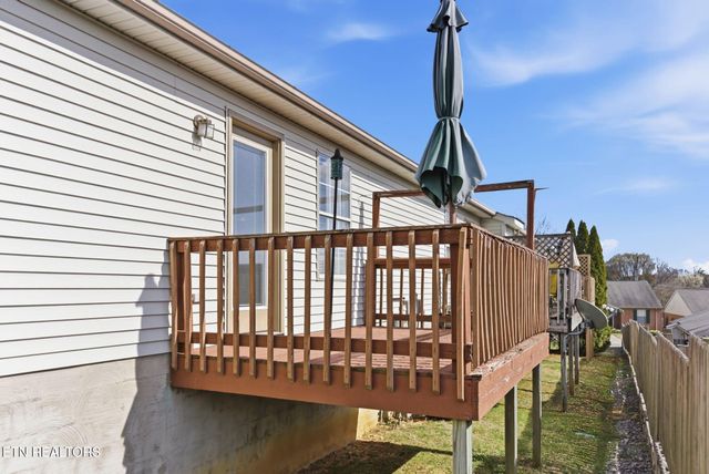 355 Hawthorne Oaks Way, Powell, TN 37849