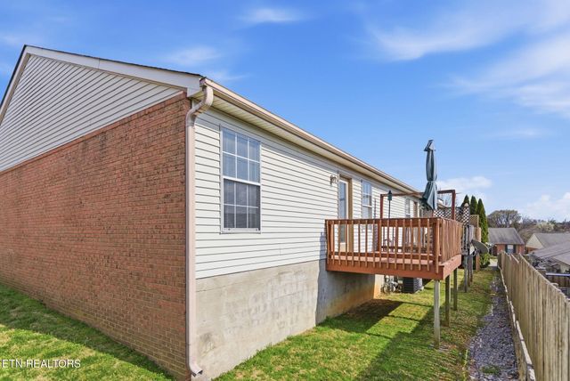 355 Hawthorne Oaks Way, Powell, TN 37849