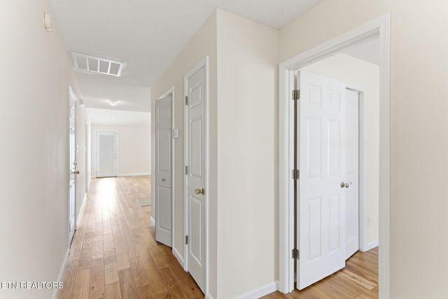 355 Hawthorne Oaks Way, Powell, TN 37849