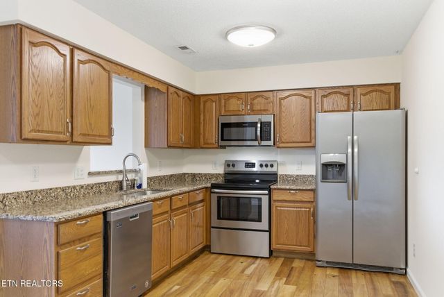 355 Hawthorne Oaks Way, Powell, TN 37849