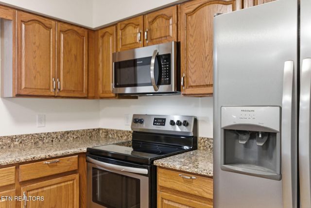 355 Hawthorne Oaks Way, Powell, TN 37849