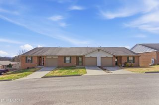 355 Hawthorne Oaks Way, Powell, TN 37849