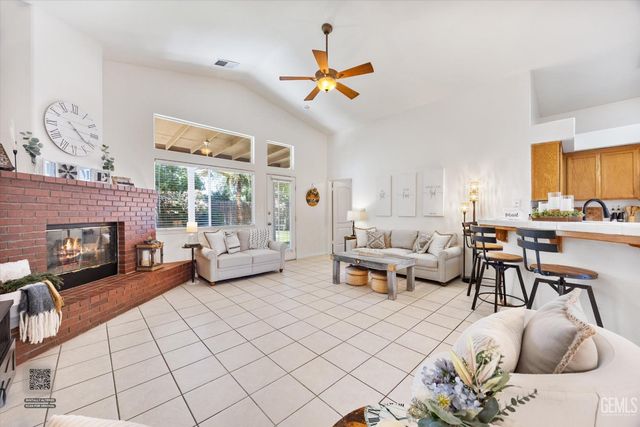 10106 Boone Valley Drive, Bakersfield, CA 93312