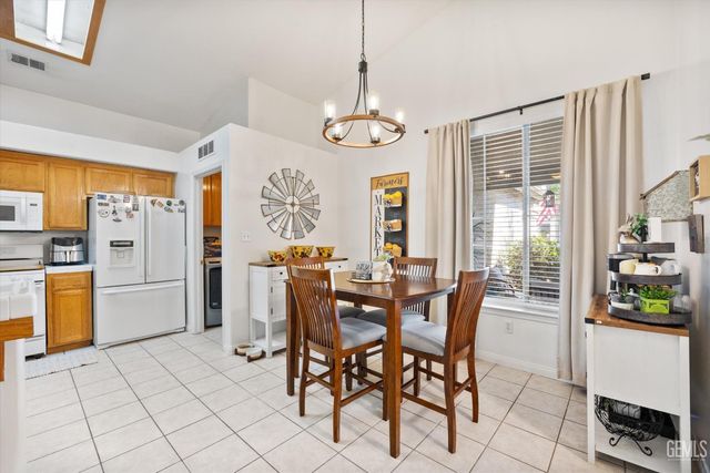 10106 Boone Valley Drive, Bakersfield, CA 93312