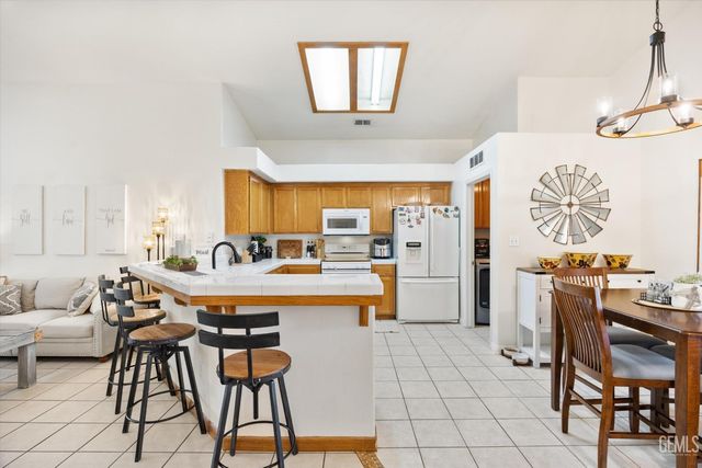 10106 Boone Valley Drive, Bakersfield, CA 93312