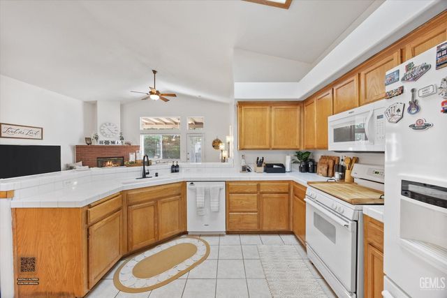 10106 Boone Valley Drive, Bakersfield, CA 93312