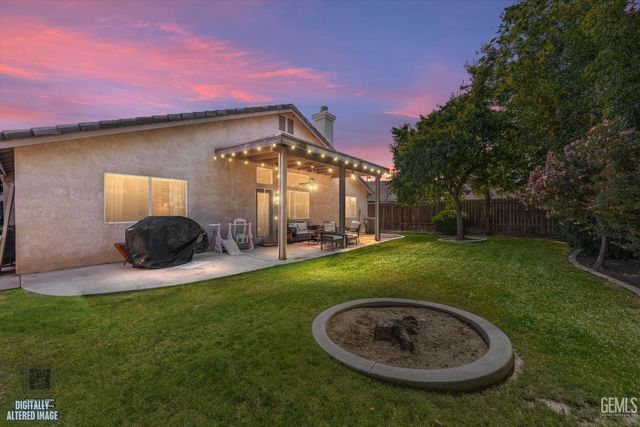 10106 Boone Valley Drive, Bakersfield, CA 93312