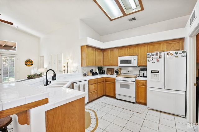 10106 Boone Valley Drive, Bakersfield, CA 93312