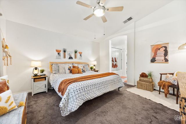 10106 Boone Valley Drive, Bakersfield, CA 93312