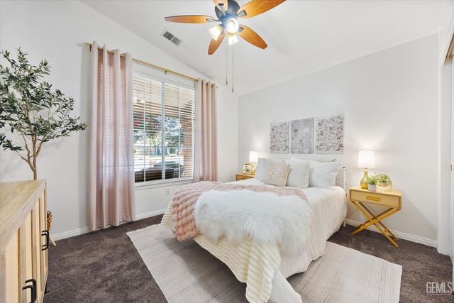 10106 Boone Valley Drive, Bakersfield, CA 93312