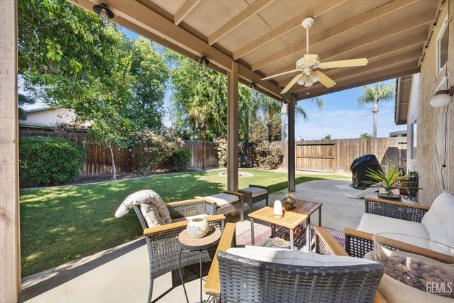 10106 Boone Valley Drive, Bakersfield, CA 93312