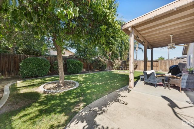 10106 Boone Valley Drive, Bakersfield, CA 93312