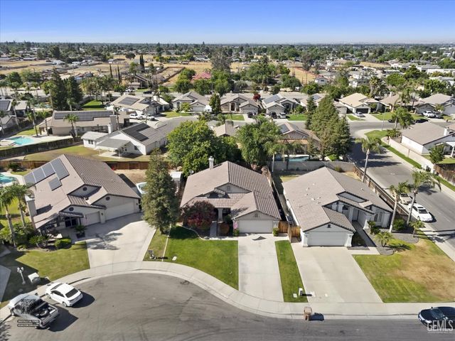 10106 Boone Valley Drive, Bakersfield, CA 93312
