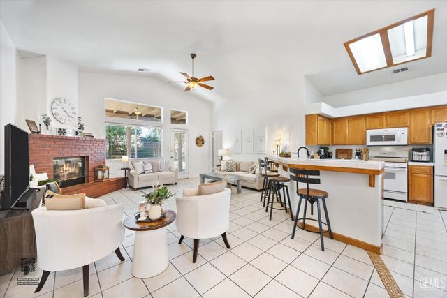 10106 Boone Valley Drive, Bakersfield, CA 93312