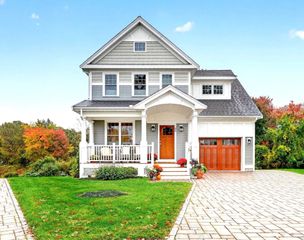 66 Evergreen Ave 66, Bedford, MA 01730