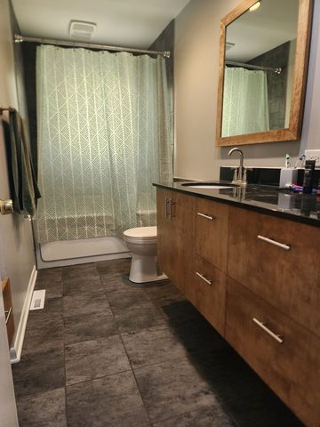 1352 Glen Ellyn Road, Glendale Heights, IL 60139