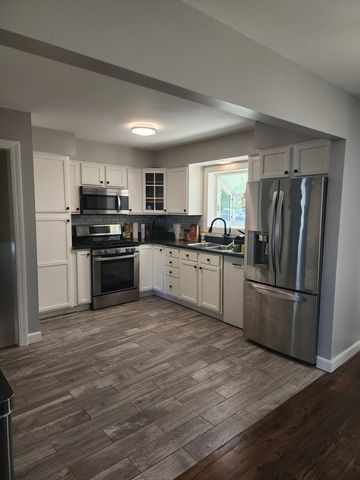 1352 Glen Ellyn Road, Glendale Heights, IL 60139