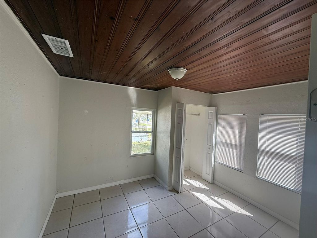 Image 8 of property listing at 3612 N 52ND STREET, Tampa, FL 33619