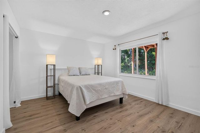 1300 PLEASANT WAY S, St Petersburg, FL 33705