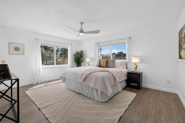 1300 PLEASANT WAY S, St Petersburg, FL 33705