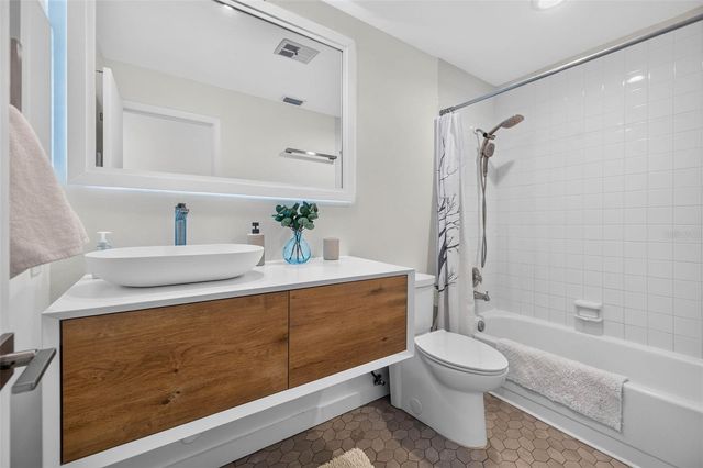 1300 PLEASANT WAY S, St Petersburg, FL 33705