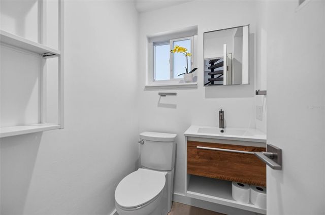 1300 PLEASANT WAY S, St Petersburg, FL 33705