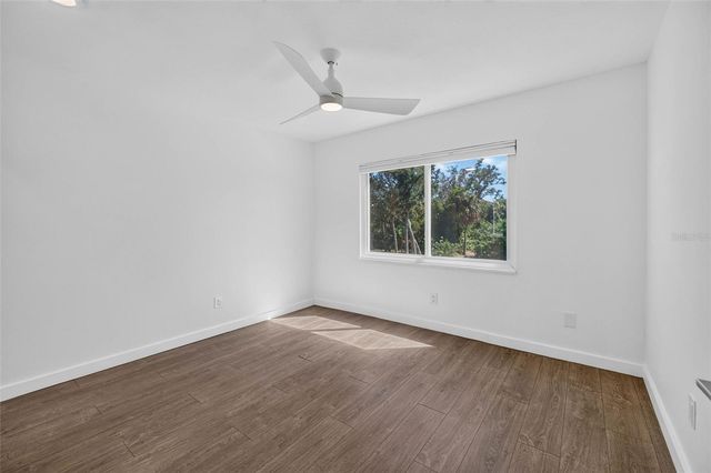 1300 PLEASANT WAY S, St Petersburg, FL 33705