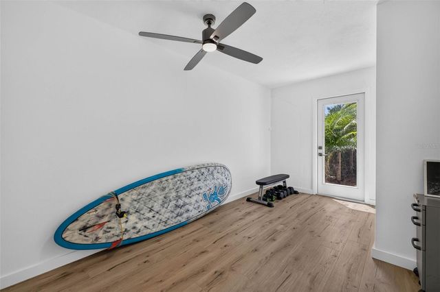 1300 PLEASANT WAY S, St Petersburg, FL 33705